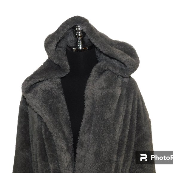 Jasmine & Ginger Plush Gray Robe With Faux Fur - Picture 2 of 12